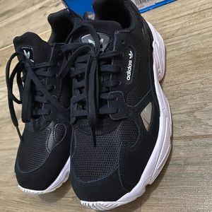 Adidas Falcon black and white🖤🔥